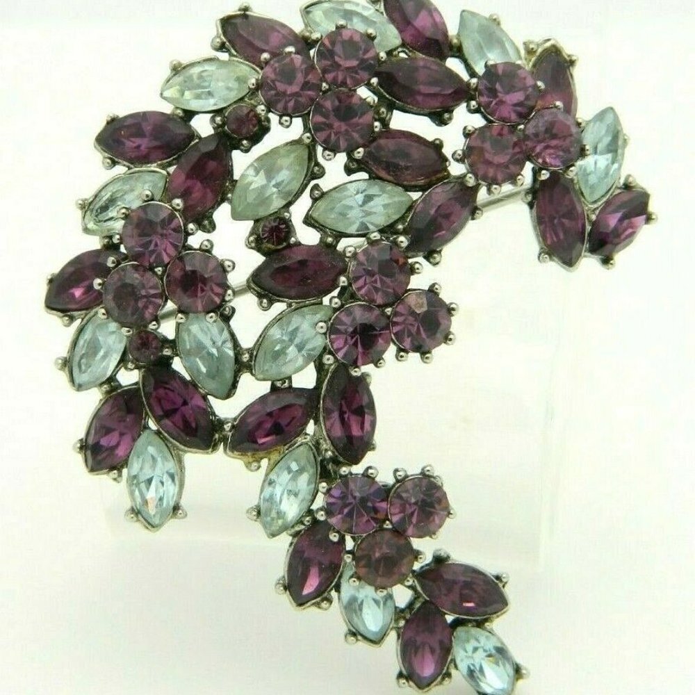 1961 CROWN TRIFARI Purple Rhinestone Leaf Flower
